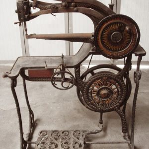 Machine à coudre pour le cuir Patent Elastic No 10405, 115 cm x 50 cm x haut. 84 cm (1837)